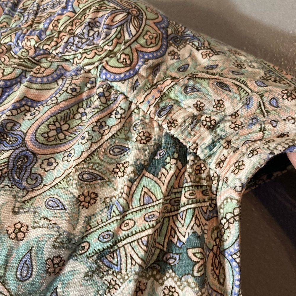 Cupio pastel Paisley V-Neck Blouse - Picture 4 of 5